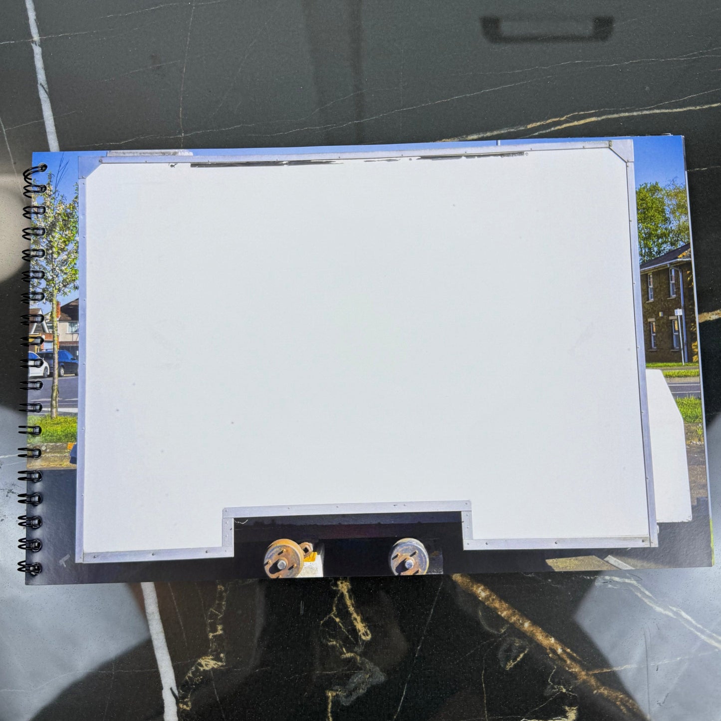 Bare 2.0 Graffiti Book